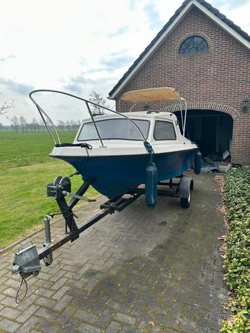 Kajuitboot 4,5 meter met trailer en Mercury 25 pk beschikbaar voor biedingen