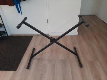 Piano standaard Stagg beschikbaar voor biedingen