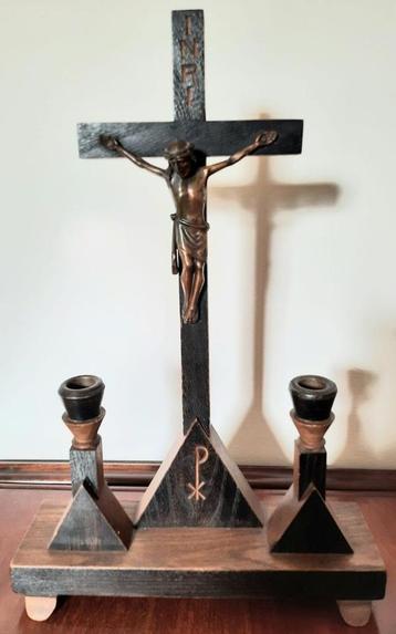 Amsterdamse school crucifix en striklijstje beschikbaar voor biedingen