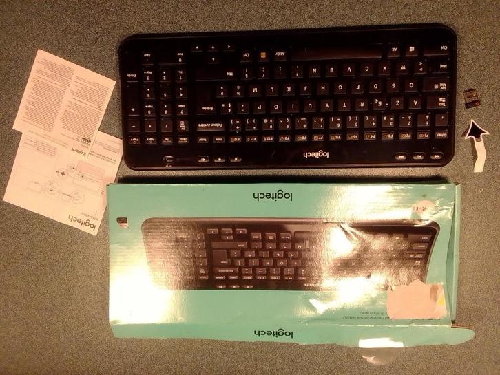 Logitech K360 Wireless AZERTY Keyboard (FR) Zwart, Computers en Software, Toetsenborden, Zo goed als nieuw, Azerty, Draadloos