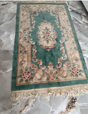 Mooi vintage tapijt met bloemmotief beschikbaar voor biedingen
