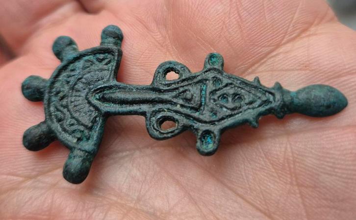 Top Merovingische fibula brons bodemvondst 6de 7de eeuw, Antiek en Kunst, Antiek | Koper en Brons, Brons, Ophalen of Verzenden