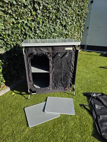 Campingkast met opbergtas - Zo goed als nieuw beschikbaar voor biedingen