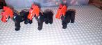 LEGO. 3 zwarte paarden met rood koppantser., Ophalen of Verzenden, Zo goed als nieuw