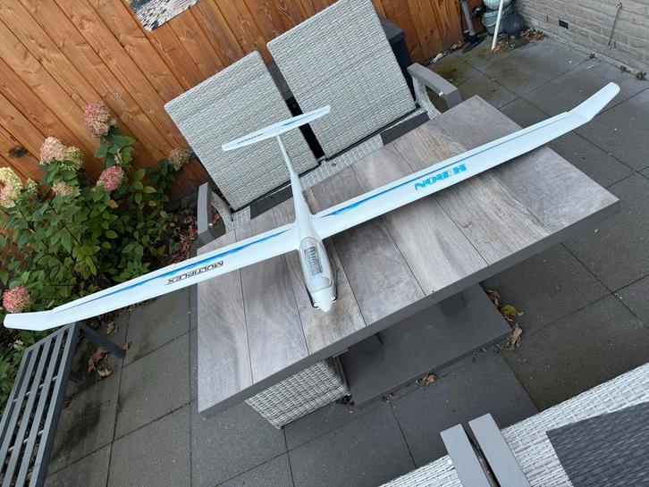 Multiplex Heron RR 2400mm Zweefvliegtuig met flaps, Hobby en Vrije tijd, Modelbouw | Radiografisch | Vliegtuigen, Gebruikt, Elektro