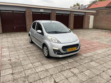 Peugeot 107 1.0 12V 5DR 2013 Grijs, Airco. beschikbaar voor biedingen