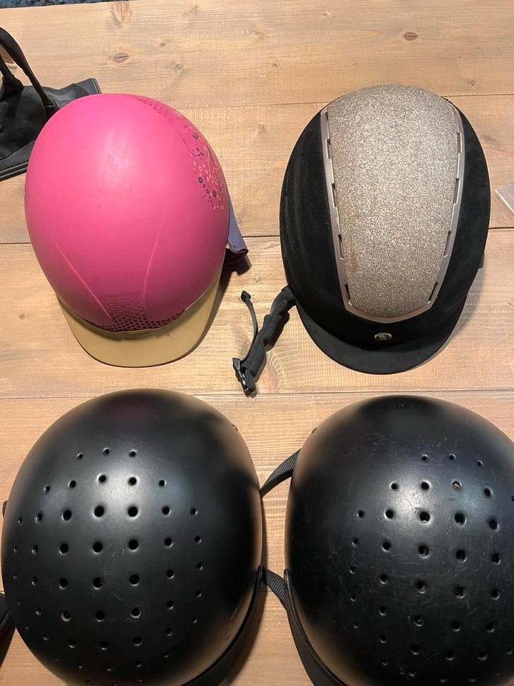 Meerdere caps te koop, Dieren en Toebehoren, Paardrijkleding, Gebruikt, Kinderen, Cap, Overige soorten, Ophalen