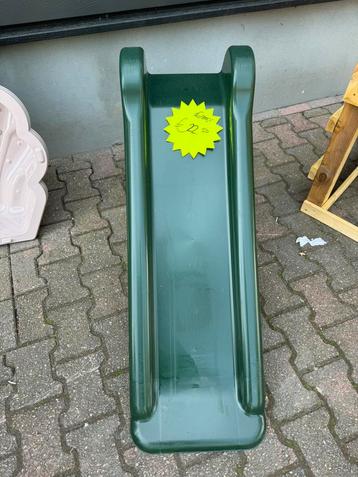 Glijbaan met wateraansluiting groen beschikbaar voor biedingen