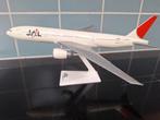 (L9) Boeing 777-200 1:200 Japan Airlines, Hobby en Vrije tijd, Modelbouw | Vliegtuigen en Helikopters, Ophalen of Verzenden, 1:200 of kleiner