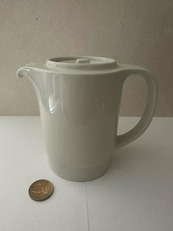 Koffiepot Mosa hotelporselein model Flat(1966) effen wit beschikbaar voor biedingen