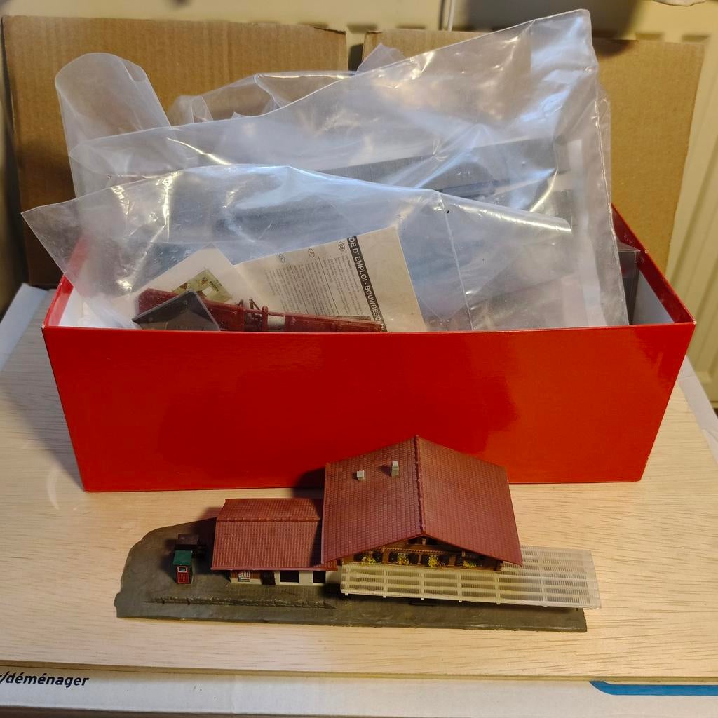 Modelspoor N Schaal Dorpje met Station en Huisjes, Hobby en Vrije tijd, Modeltreinen | H0, Zo goed als nieuw, Brug, Tunnel of Gebouw