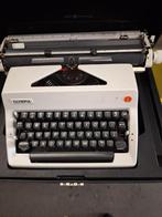 Olympia Typemachine wit in koffer, Diversen, Typemachines, Ophalen, Zo goed als nieuw
