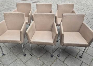 Artifort design eetkamerstoelen Model Paco leer op wielen  beschikbaar voor biedingen