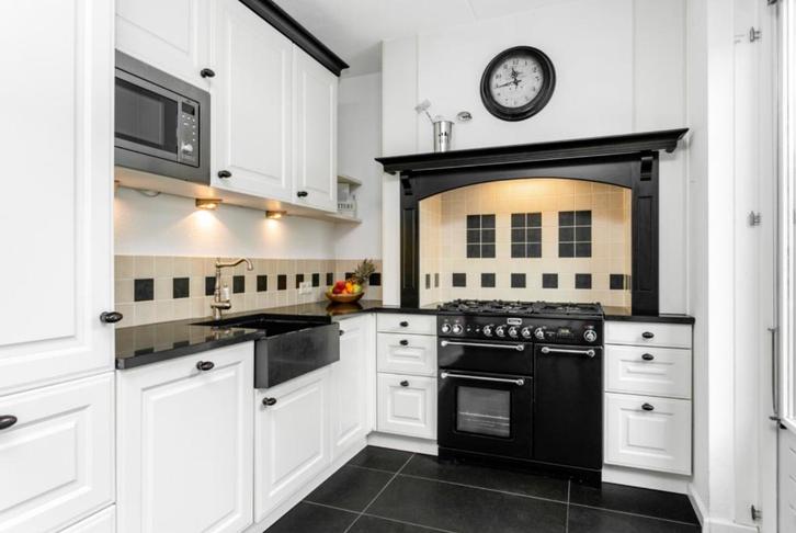 Landelijke keuken incl Falcon fornuis en oven(s) zsm. demont, Huis en Inrichting, Keuken | Complete keukens, Gebruikt, Hoekkeuken