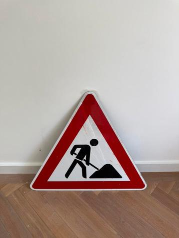 verkeersbord beschikbaar voor biedingen