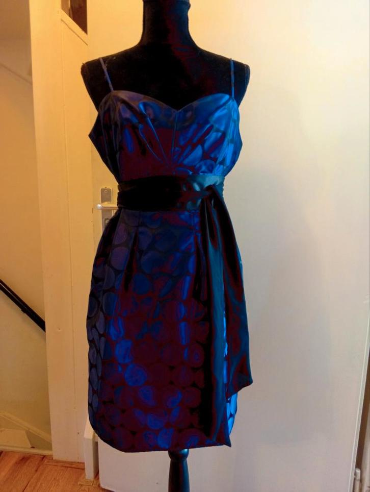 Addy van den Krommen Acker cocktail jurk met bolero maat 42., Kleding | Dames, Jurken, Zo goed als nieuw, Maat 42/44 (L), Blauw