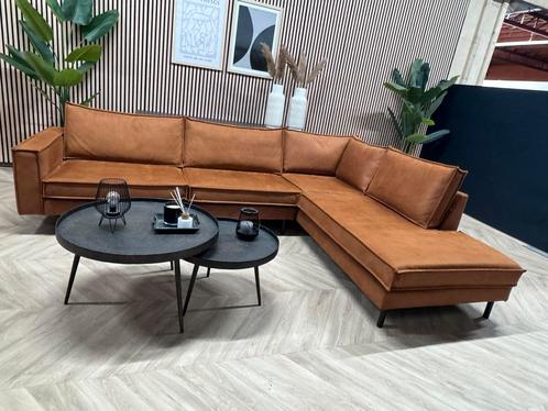 ZGAN Industriële Cognac Hoekbank - 288 x 220 / 4 Maand Oud, Huis en Inrichting, Banken | Bankstellen, Zo goed als nieuw, Hoekbank