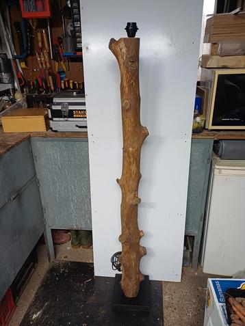 Unieke Houten Vloerlamp beschikbaar voor biedingen