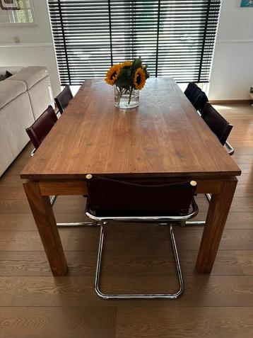 Teak eettafel beschikbaar voor biedingen