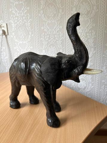 Vintage Dierenbeeld Olifant beschikbaar voor biedingen