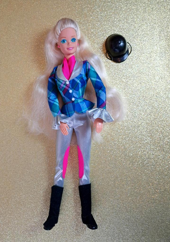Mattel ruiter Barbie en verzorgingset paard 1990s, Verzamelen, Poppen, Zo goed als nieuw, Pop, Ophalen of Verzenden