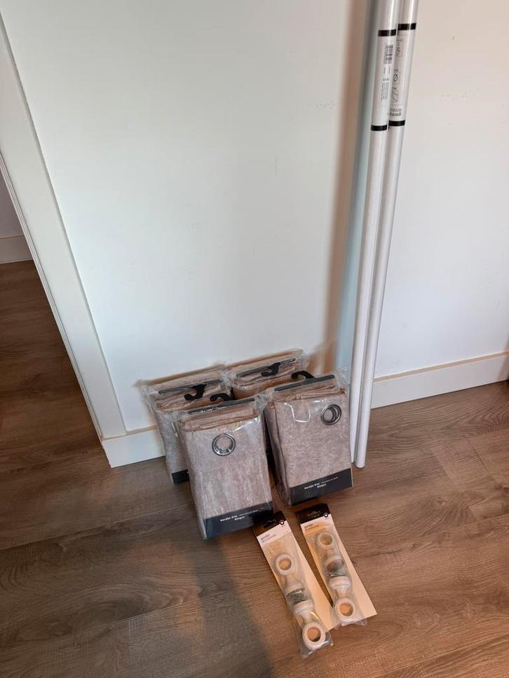 4xGordijnen beige 140x160 + houten roede 4meter,incl. ophang, Huis en Inrichting, Stoffering | Gordijnen en Lamellen, Nieuw, 200 cm of meer
