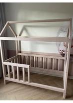 Peuterbed bedhuisje 140 x 70, Ophalen, Zo goed als nieuw