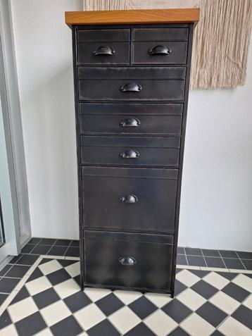 Zwarte metalen kast met eiken top - 116x46x36 beschikbaar voor biedingen