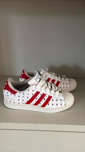 Adidas Superstar collectors items I Love London maat 43 1/3 beschikbaar voor biedingen