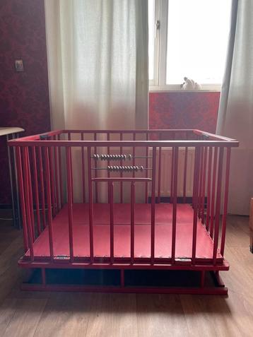 Vintage kinderbox uit 1955 beschikbaar voor biedingen