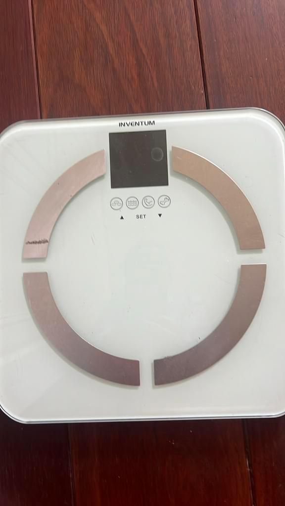 Personen weegschaal met body analyzer, Witgoed en Apparatuur, Weegschalen, Zo goed als nieuw, Digitaal, Personenweegschaal, 1 tot 500 gram