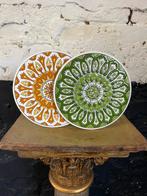 Set twee vintage onderzetters geglazuurd oker groen, Ophalen of Verzenden, Gebruikt, Pot of Pan