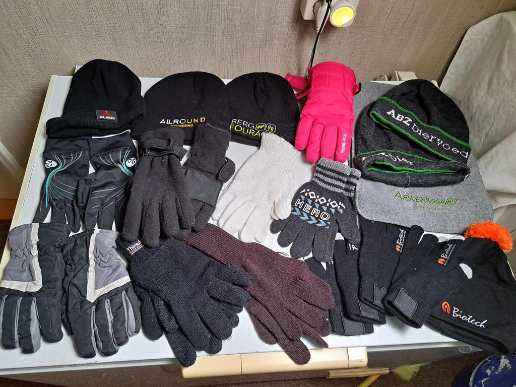 Hele partij hanschoenen, sjaal en mutsen nieuw., Ophalen of Verzenden, Nieuw, Maat 38/40 (M)