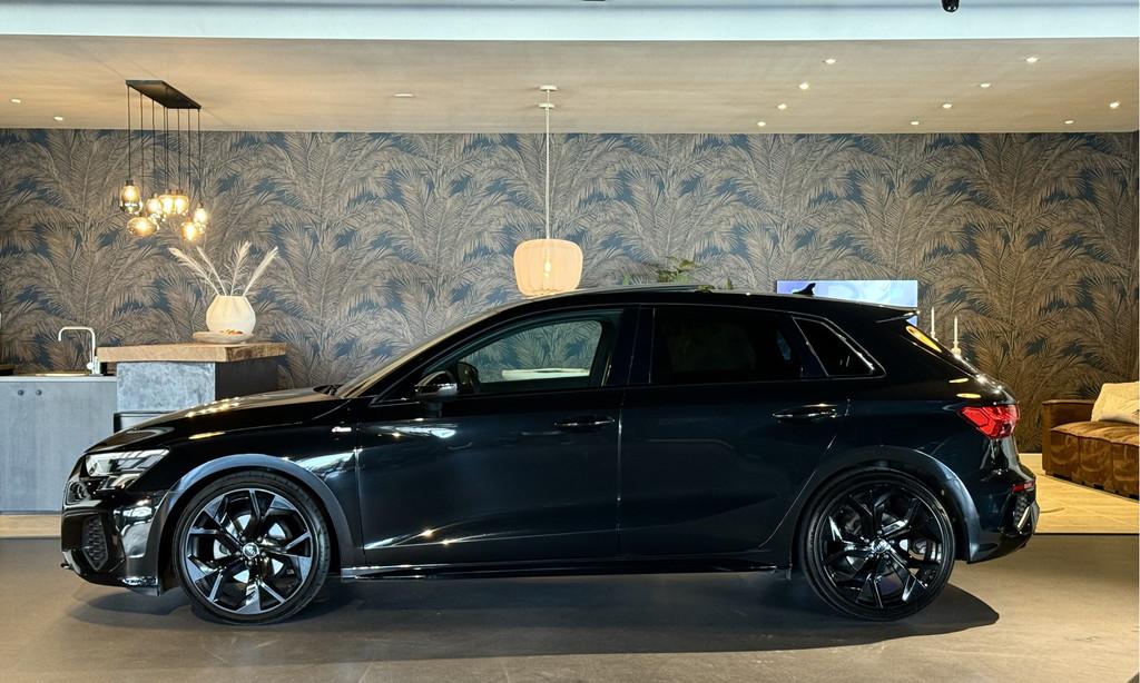 Audi A3 Sportback 3x S-Line I Pano I RS I Black on Black, Auto's, Gebruikt, Origineel Nederlands, Bedrijf, Hybride Elektrisch/Benzine
