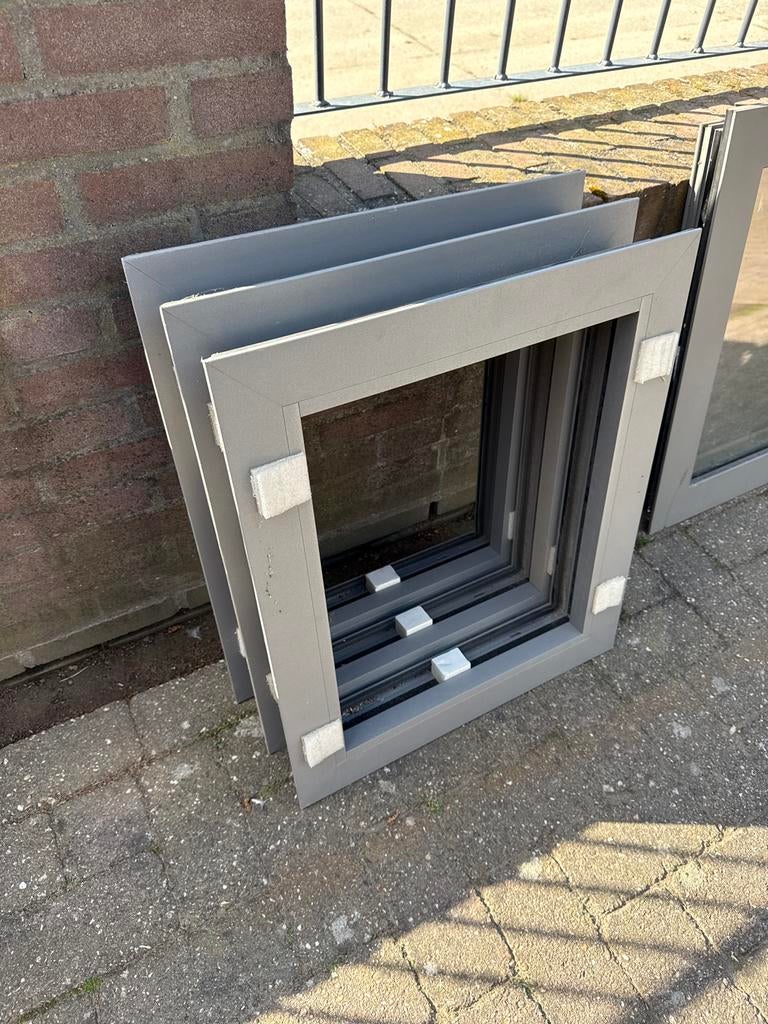 Nieuwe Schuco aluminium kozijnen (3x zonder glas, 1x met), Doe-het-zelf en Verbouw, Kozijnen en Schuifpuien, Ophalen, Raamkozijn