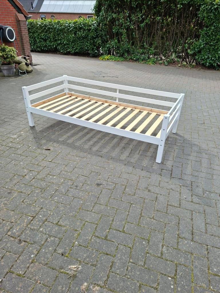 1 persoons bed wit, Huis en Inrichting, Slaapkamer | Bedden, Ophalen, 90 cm, Eenpersoons, Wit