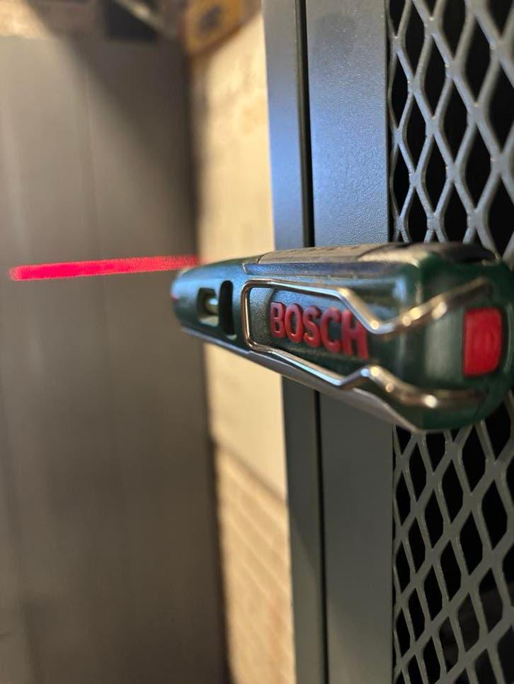 Bosch PLL 5 Laserwaterpas met houder, Doe-het-zelf en Verbouw, Meetapparatuur, Gebruikt, Licht, Ophalen