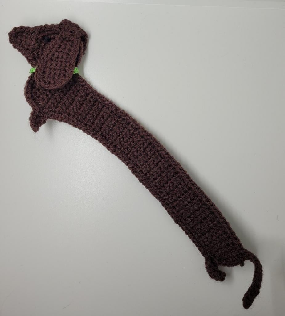 Grappige gehaakte boekenlegger: teckel., Ophalen of Verzenden, Nieuw, Haken, Overige typen