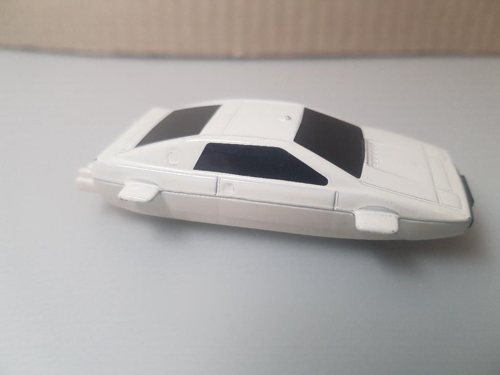 Tic Toc - Lotus Esprit James Bond 007 [wit] 1/64, Ophalen of Verzenden, Auto