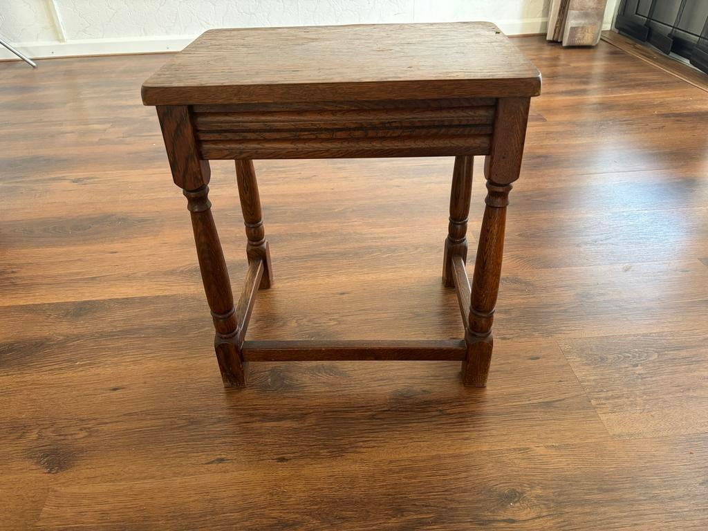 Donker eiken bijzettafeltje - Vintage stijl, Huis en Inrichting, Tafels | Bijzettafels, Minder dan 55 cm, Gebruikt, Rechthoekig