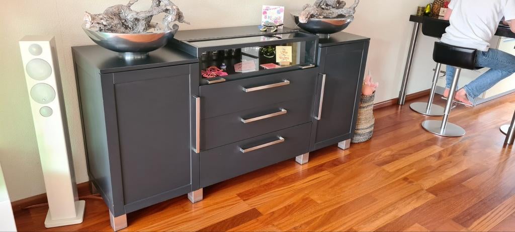 Moderne grijze Dressoir glazen vitrine stijlvol praktisch, Huis en Inrichting, Ophalen, Strak, Gebruikt, 150 tot 200 cm