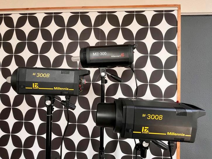 Gratis: Jinbei Flitsset: 3x 300B Millenia met softbox, Audio, Tv en Foto, Fotografie | Fotostudio en Toebehoren, Gebruikt, Lamp of Flitsset