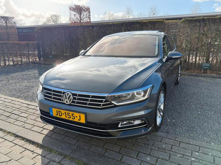 Volkswagen Passat 1.6 TDI | R-Line | Pano | Dealer | NAP, Auto's, Volkswagen, Bedrijf, Passat, ABS, Achteruitrijcamera, Adaptieve lichten