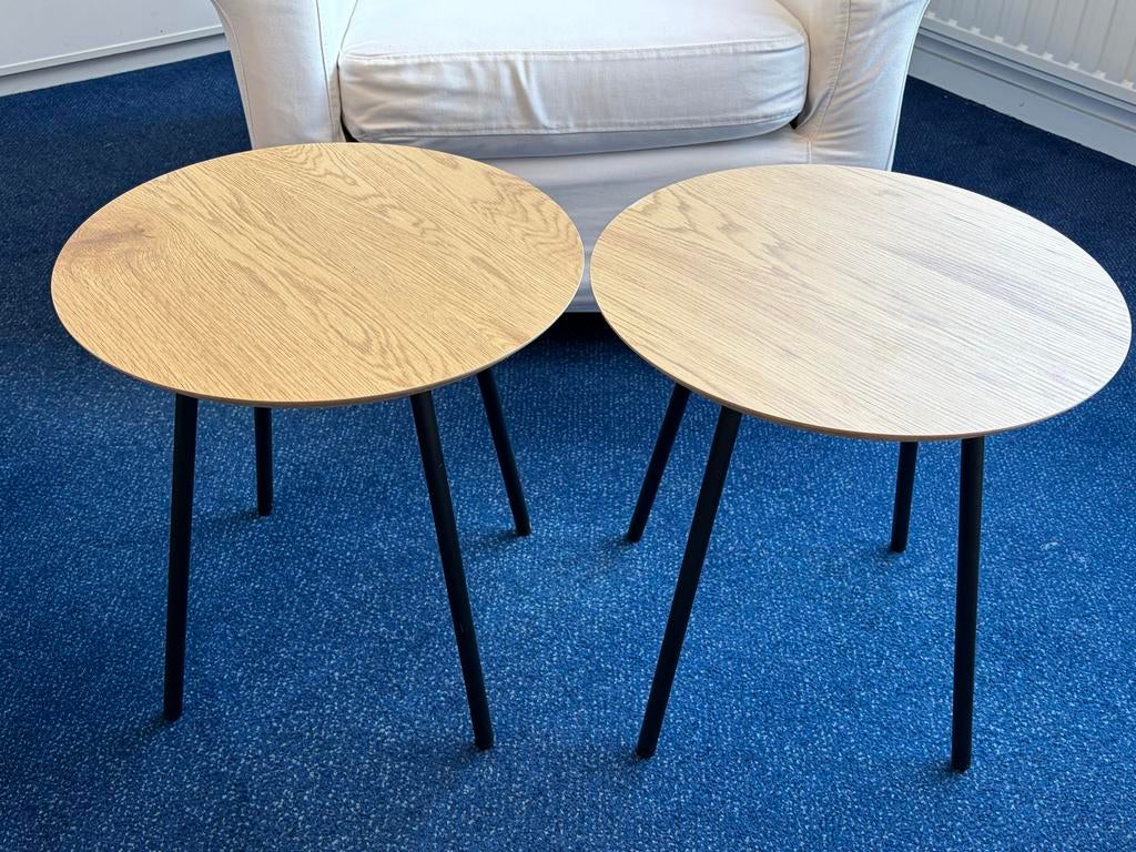 2 mooie bijzettafeltjes zgan, eikenlook met zwarte poten, Ophalen, Minder dan 45 cm, Minder dan 55 cm, Gebruikt