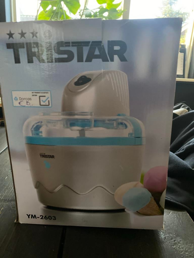 Tristar ijsmachine YM-2603 - Nieuw in beschadigde doos, Ophalen of Verzenden, Nieuw