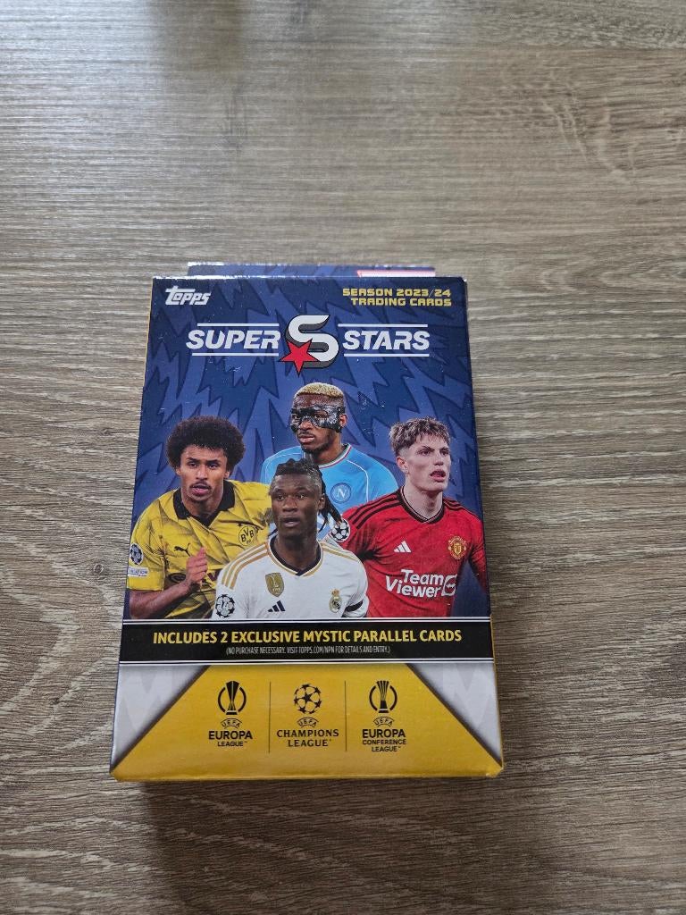 Topps Superstars 2023/2024 Hanger Box, Ophalen of Verzenden, Nieuw, Buitenlandse clubs, Poster, Plaatje of Sticker