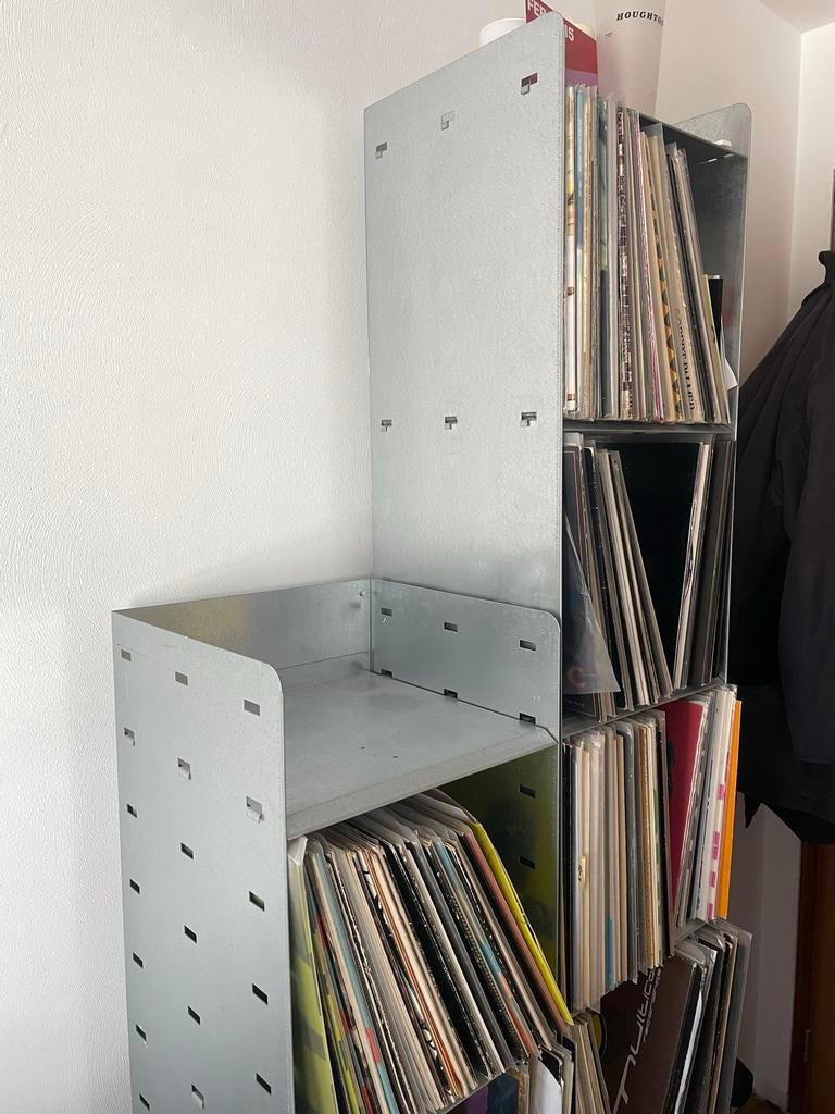 2x Industriële Platenkast / Vinylkast - Demontabel, Ophalen, Met plank(en), Minder dan 50 cm, Gebruikt