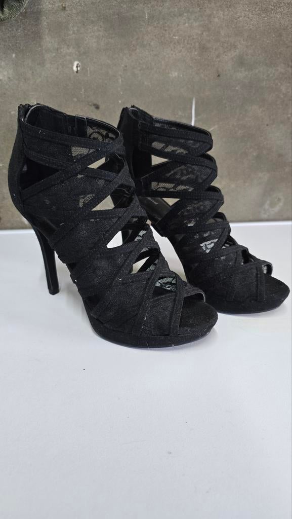 Zwarte kanten hakken - Nooit gedragen, Kleding | Dames, Schoenen, Pumps, Zwart, Nieuw, Ophalen of Verzenden