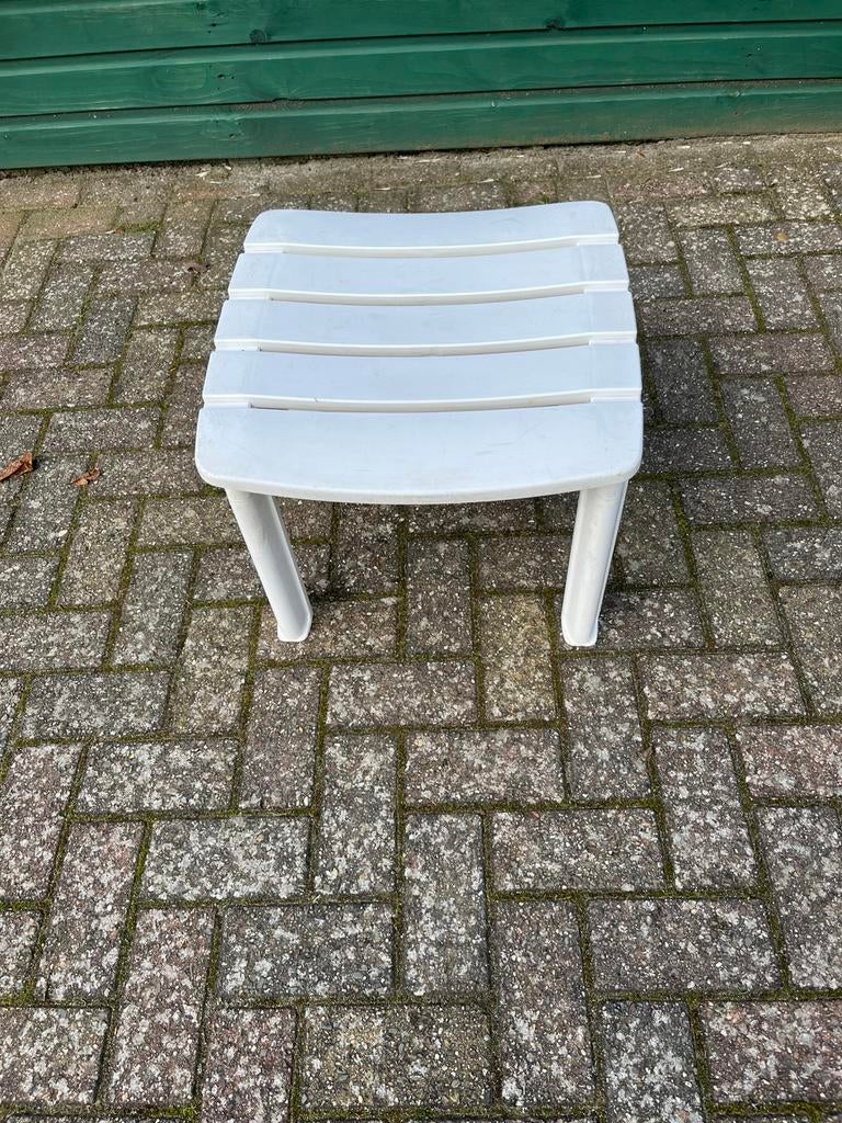 1 Kunststof voetenbankje kleur wit Merk Hartman, Tuin en Terras, Ophalen of Verzenden, Gebruikt, Rechthoekig, Kunststof