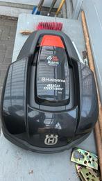 Husqvarna Automower 105 robotmaaier met garage, Tuin en Terras, Robotmaaiers, Ophalen of Verzenden, Gebruikt